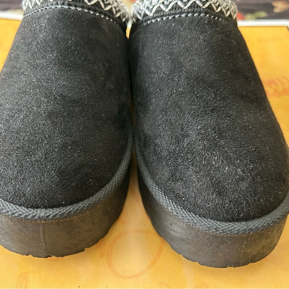 MUDD girls platform suede clog, sz2
